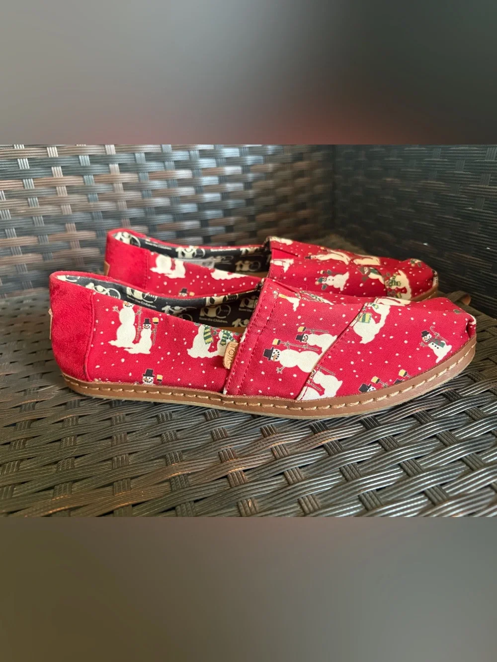 TOMS Women's Red cozy snowman Slip-On Flats Snowman Christmas Print US 8